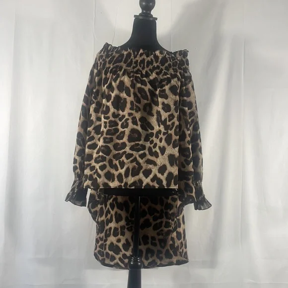 Off the shoulder leopard print , high low, top, tunic, size Large, lightweight - Picture 8 of 8
